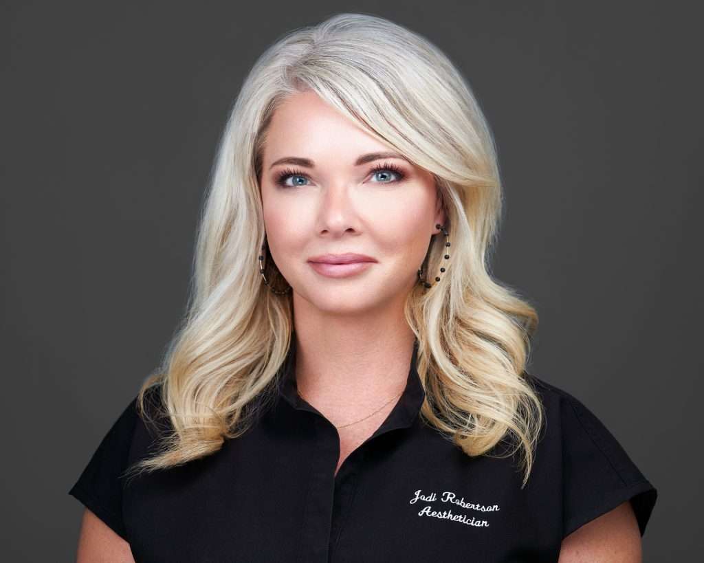 headshot of jodi robertson le cmlt